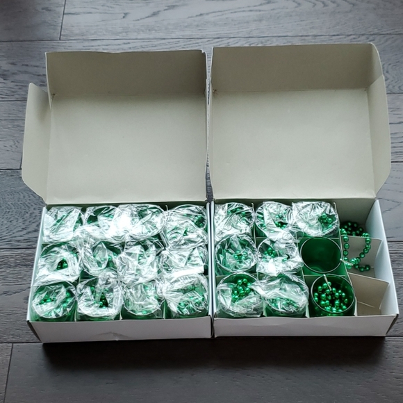 NWOT Bailey's Irish Cream Light Up Plastic Necklaces set of Forty (40) - Picture 4 of 5